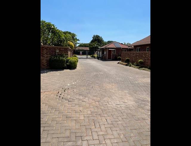 4 BEDROOM TOWNHOUSE FOR SALE IN MONTANA